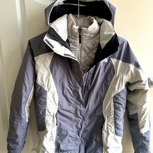 Woman’s North Face 2 in 1 Hyvent ski jacket with puffer. In excellent condition.